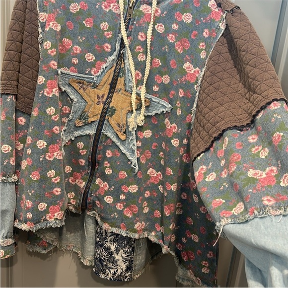 POL Blue Floral Jean Jacket with Star Patch - Picture 6 of 9